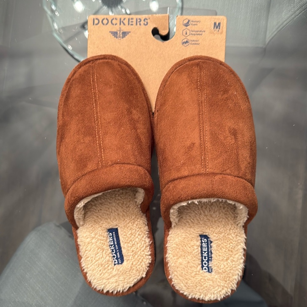 NWT Dockers Men’s Chestnut Memory Foam Indoor & Outdoor Slipper Medium (7-8)